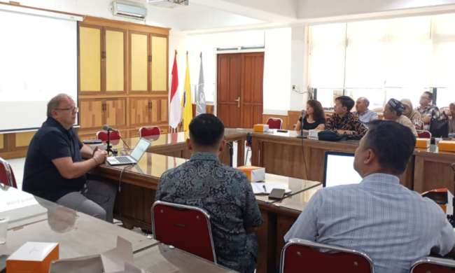 Mahasiswa Pascasarjana ITHH Ikuti Kuliah Umum Bersama Dosen Universite de Lorraine, Perancis